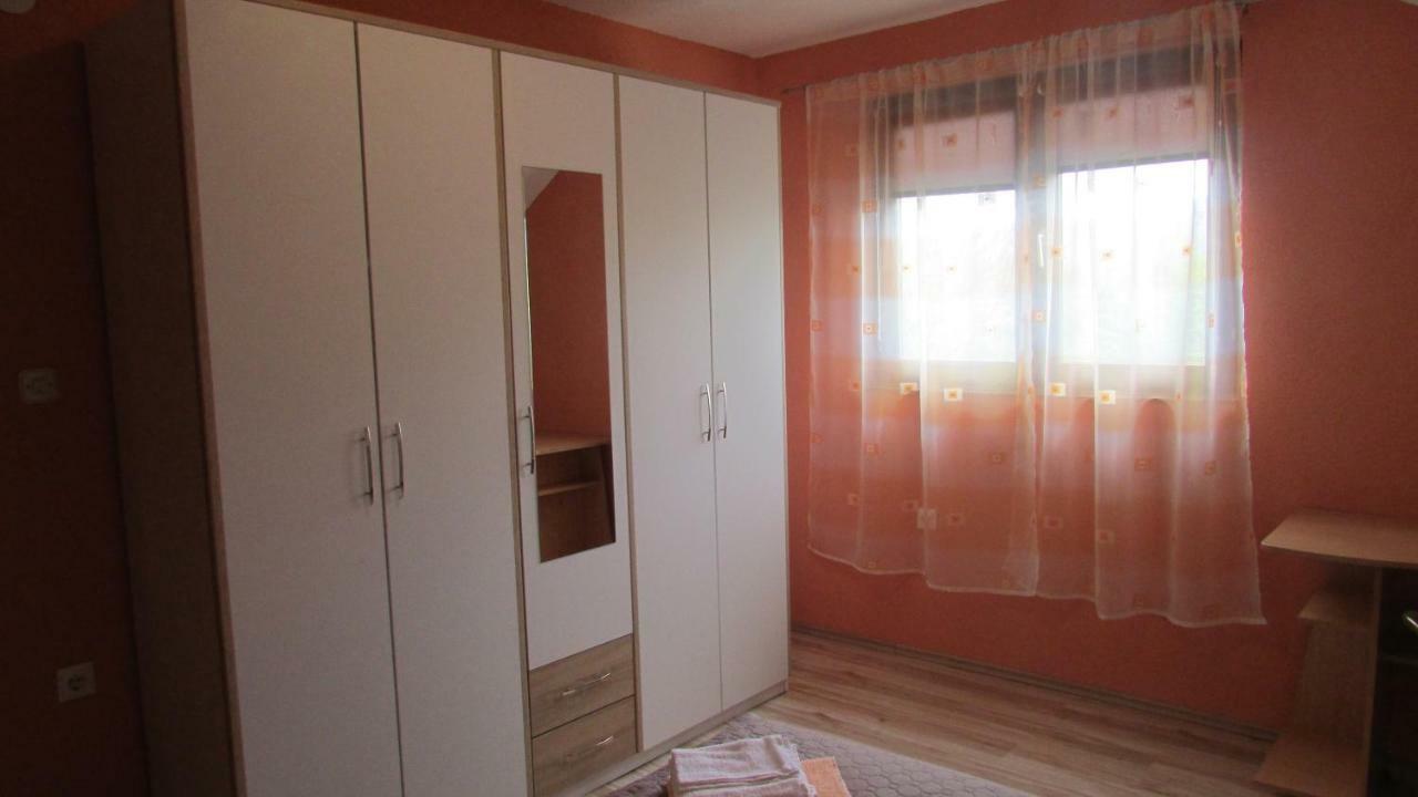 Apartman Franjicic Korenica Exteriör bild