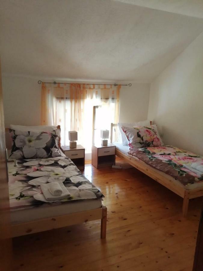 Apartman Franjicic Korenica Exteriör bild